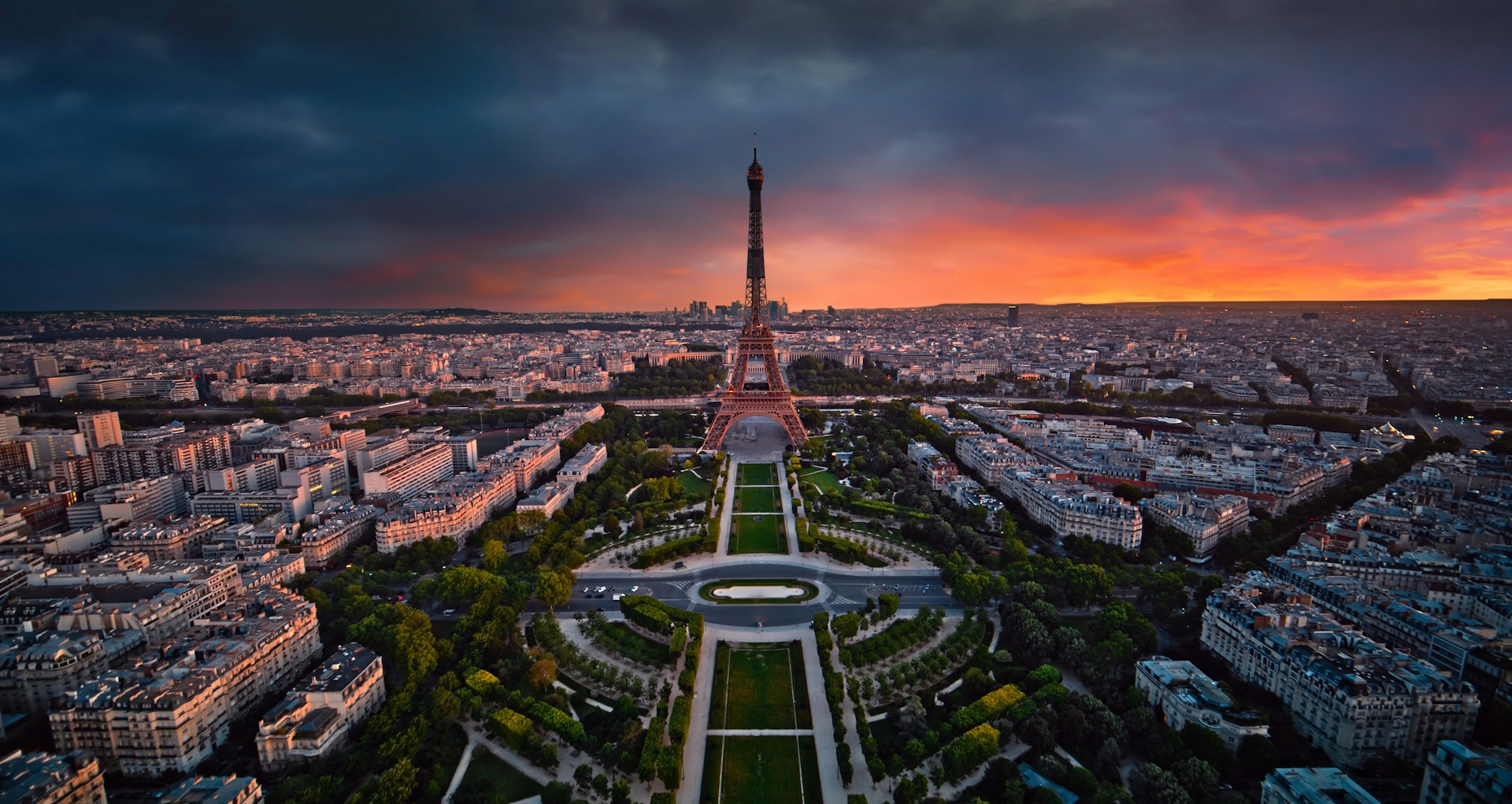 Luxury vacation eiffel tower in Paris