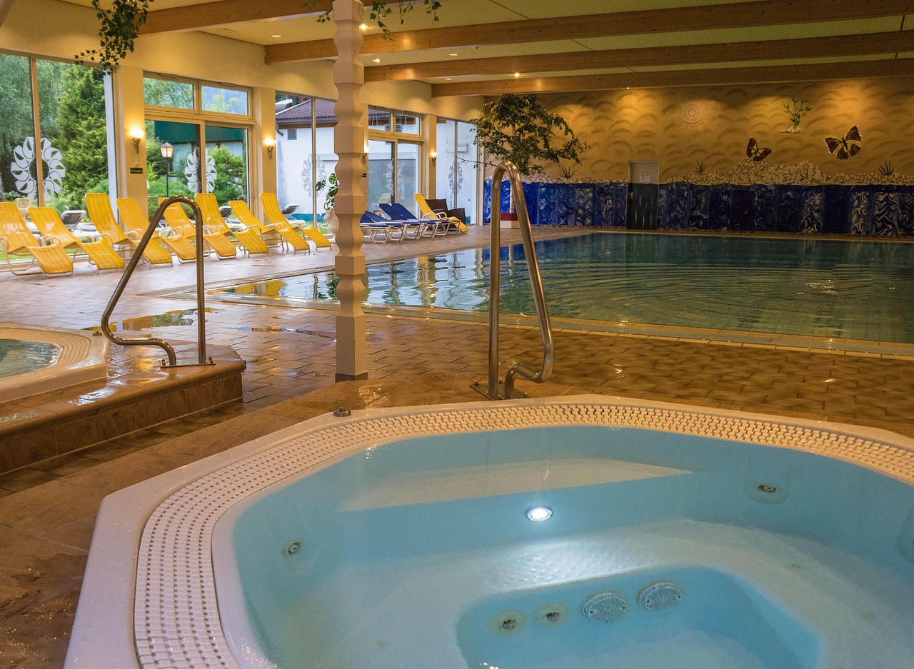 luxury hotel with swimmingpool